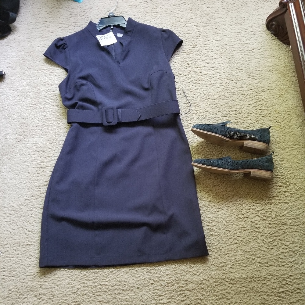 Brand Sharagan dress. Sz8. With a waisted belt